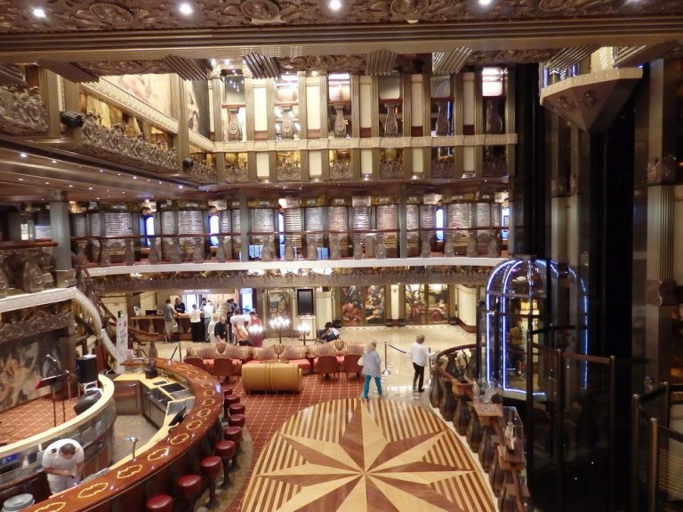 Carnivals Atrium Bar