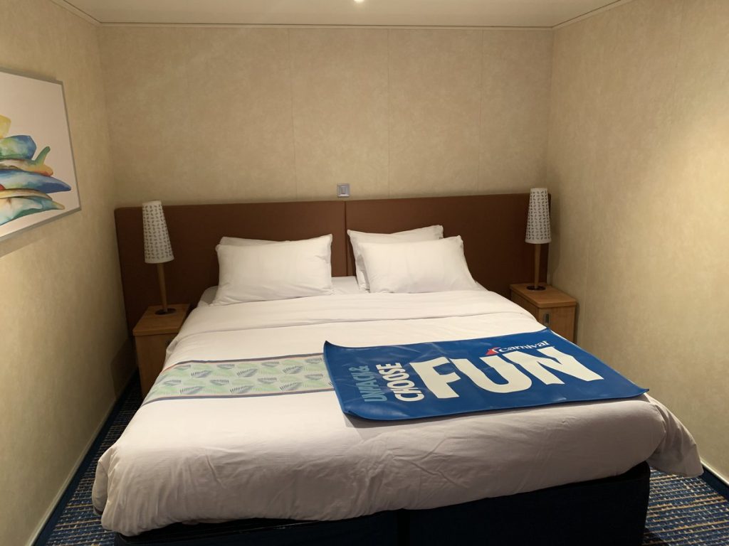 Interior Room with King Bed on the Carnival Horizon