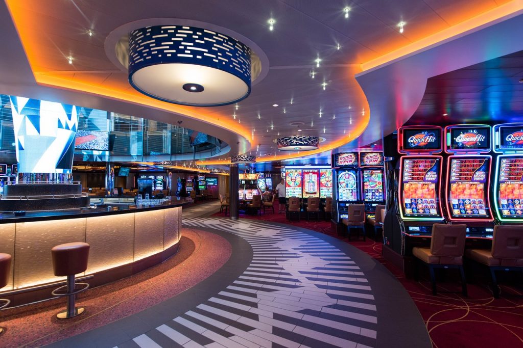 walkway in a cruise ship casino on the Carnival Horizon