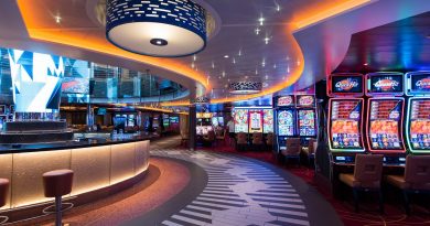 walkway in a cruise ship casino on the Carnival Horizon