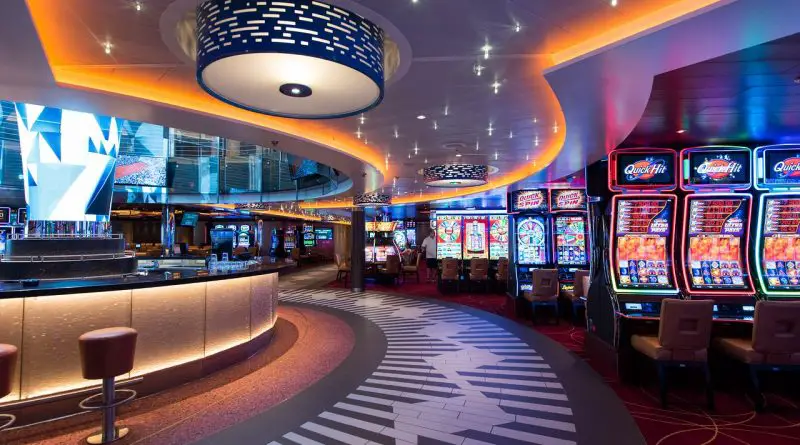 walkway in a cruise ship casino on the Carnival Horizon