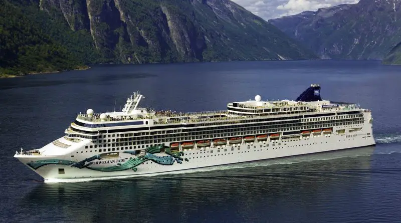 Norwegian Jade vs Princess Cruises Island Princess - Ship Comparison