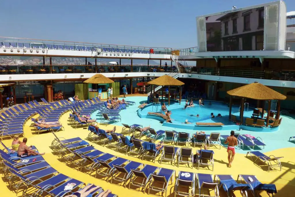 Lido deck pool and dive-in movie screen on the Carnival Breeze