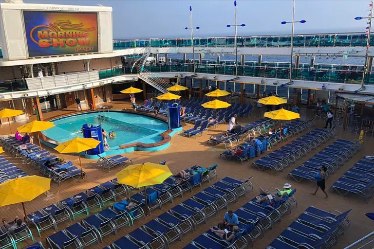 Lido Pool on the Carnival Dream
