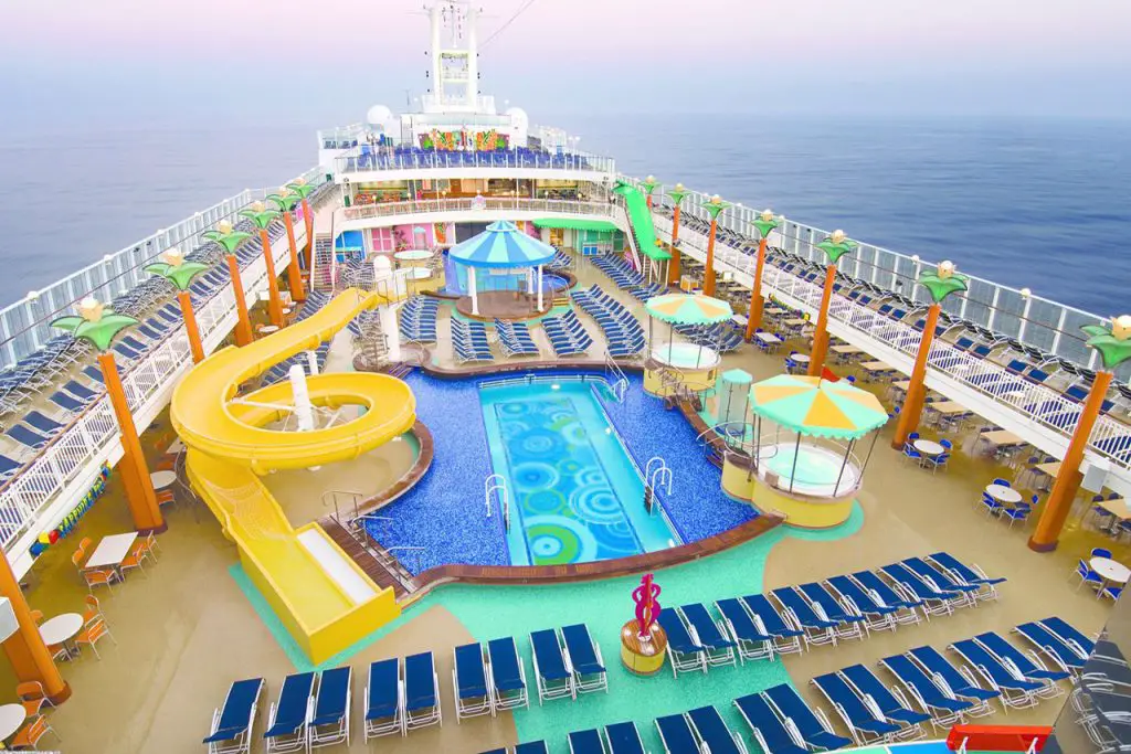 norwegian jewel main pool