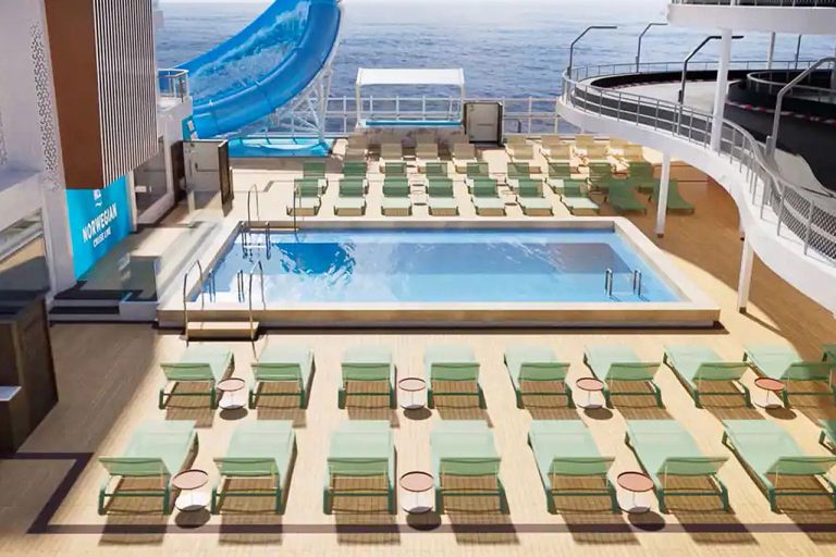 The main pool on the Norwegian Viva