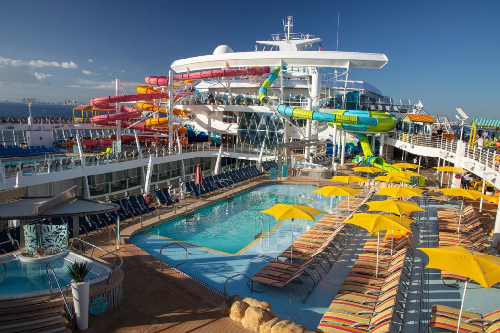 oasis of the seas pool area