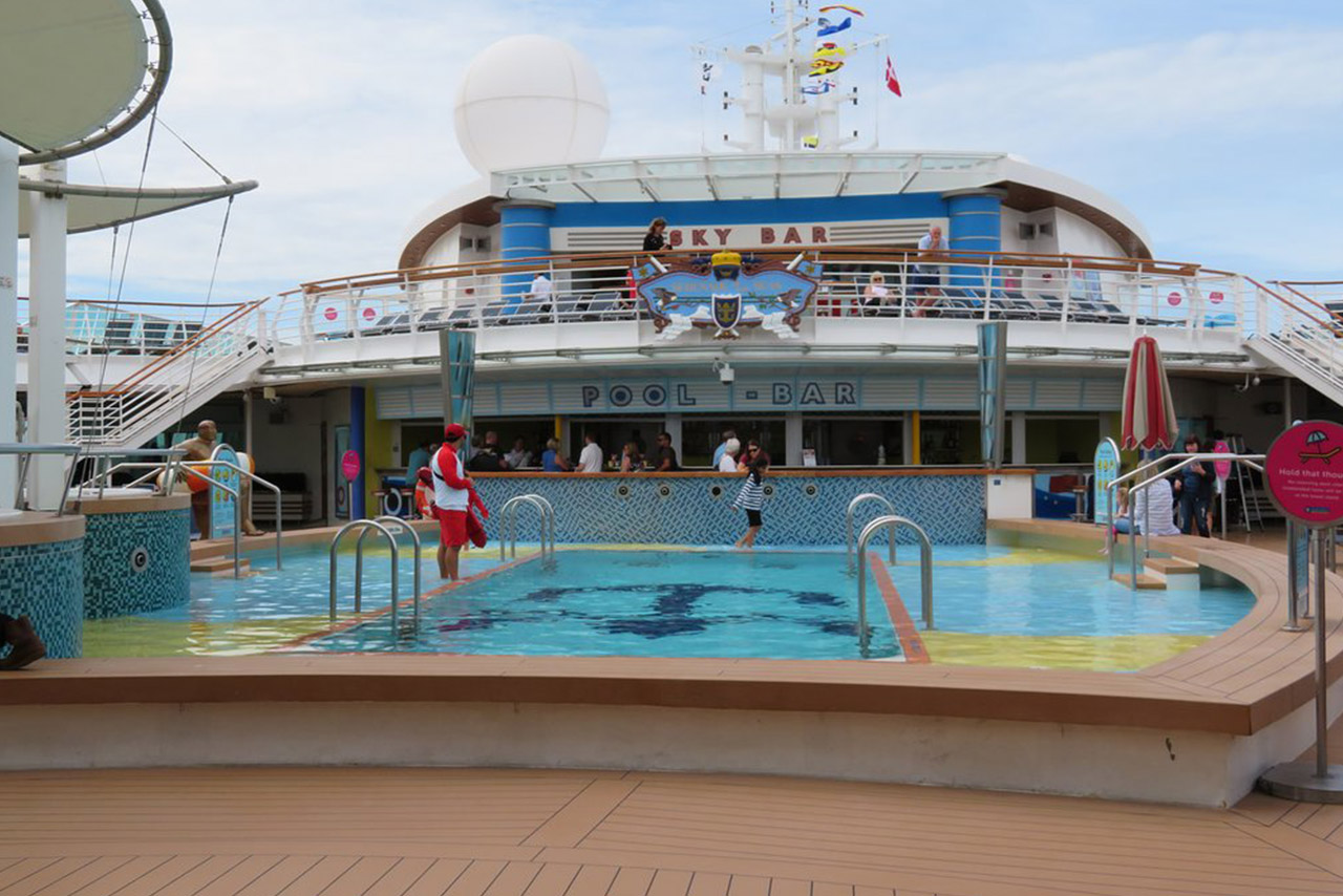 The main pool and Pool Bar on Royal Caribbeans Serenade of the Seas