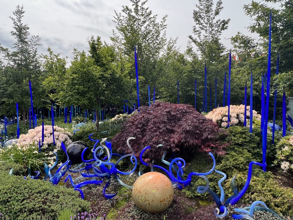 blue glass columns in chihuly gardens