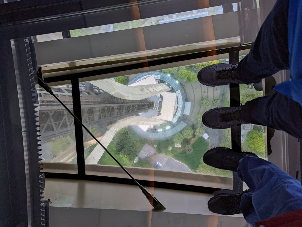 glass floor on seattle space needle