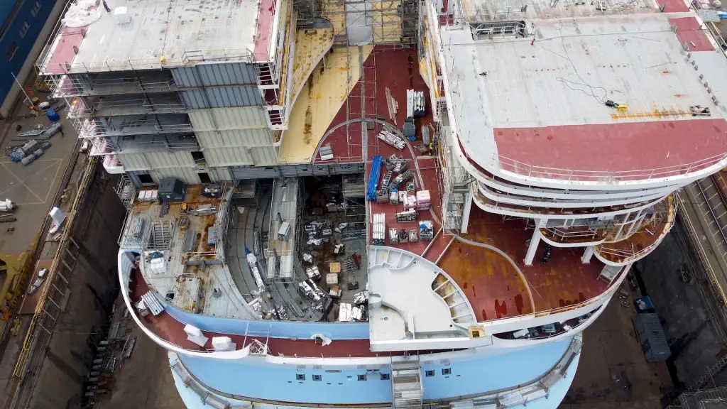 infinity pool construction on icon of the seas