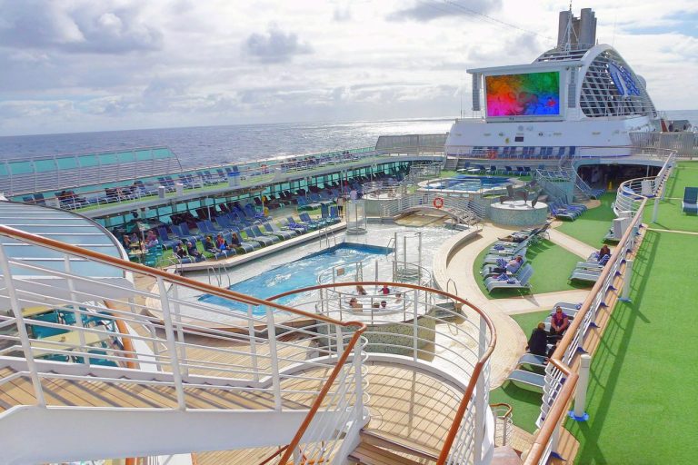 The main pool on the Sapphire Princess