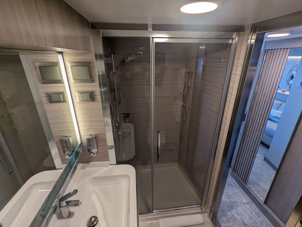 norwegian prima shower