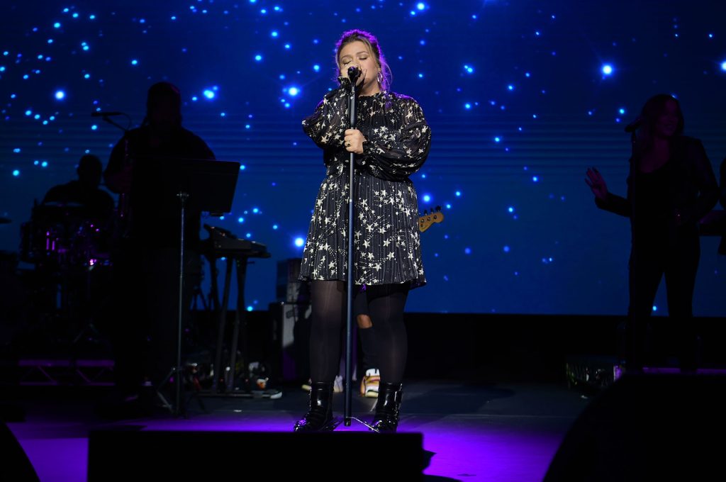 kelly clarkson performing on Norwegian Prima