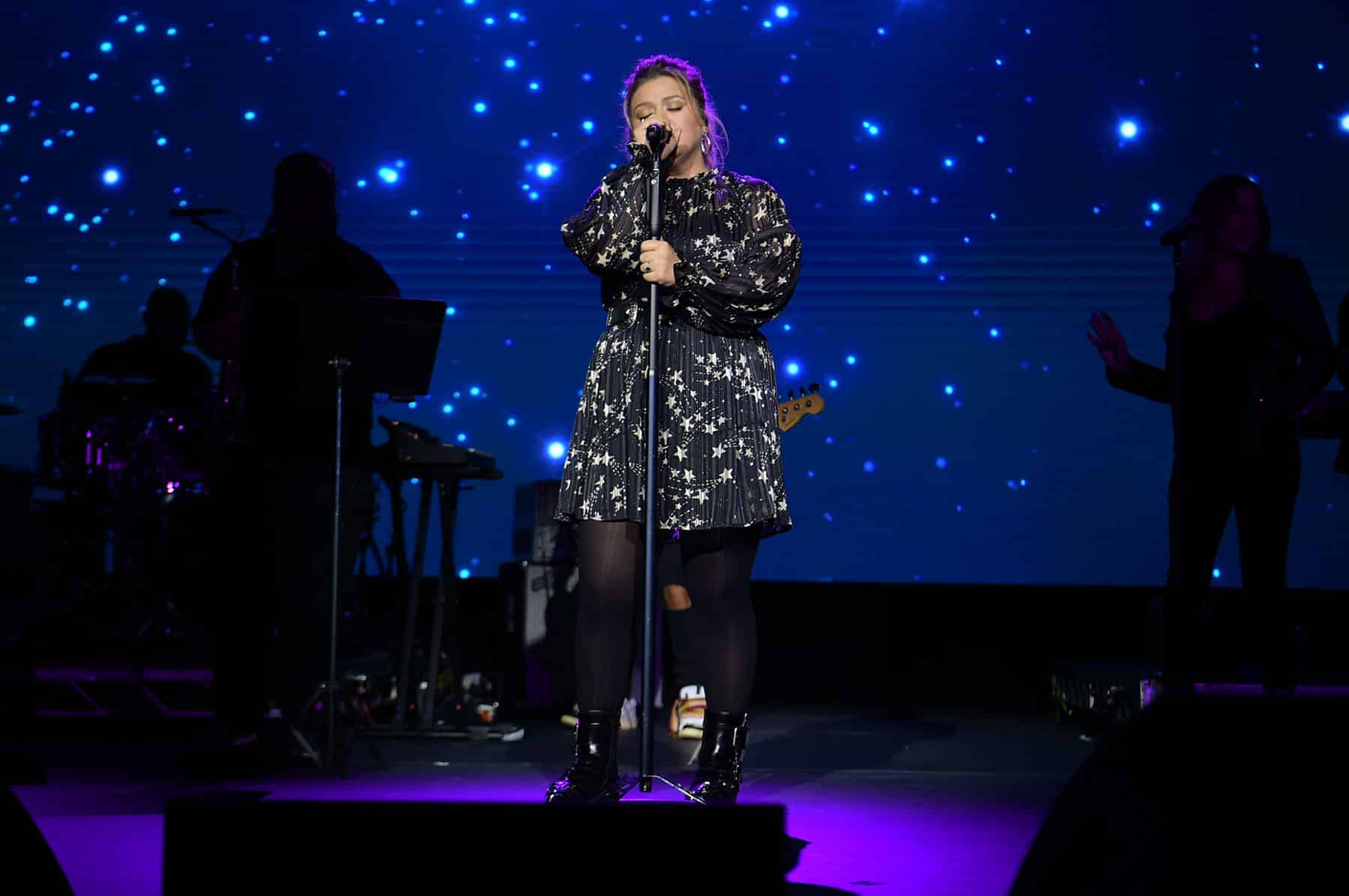 kelly clarkson performing on Norwegian Prima