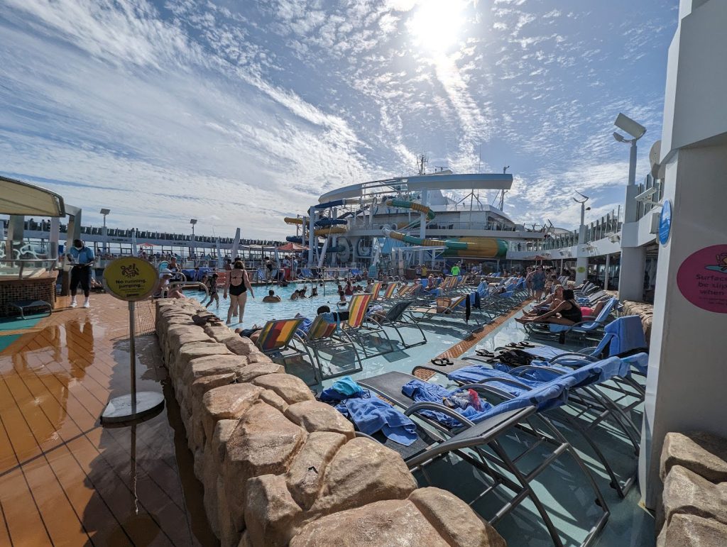 sea day pool on harmony of the seas