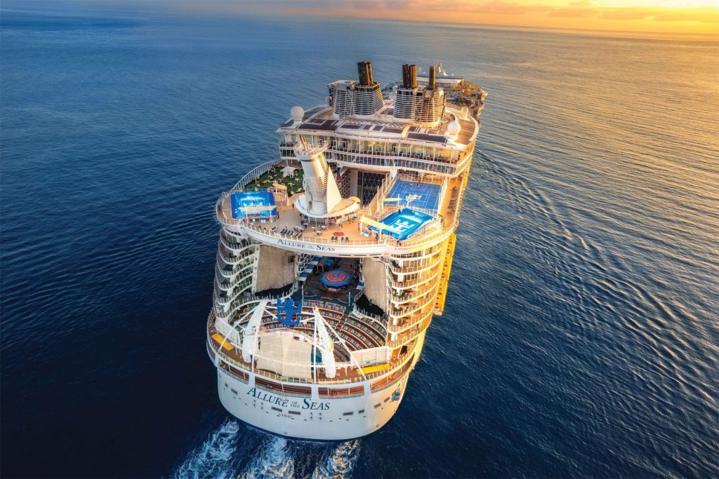 Allure of the Seas aft on ocean
