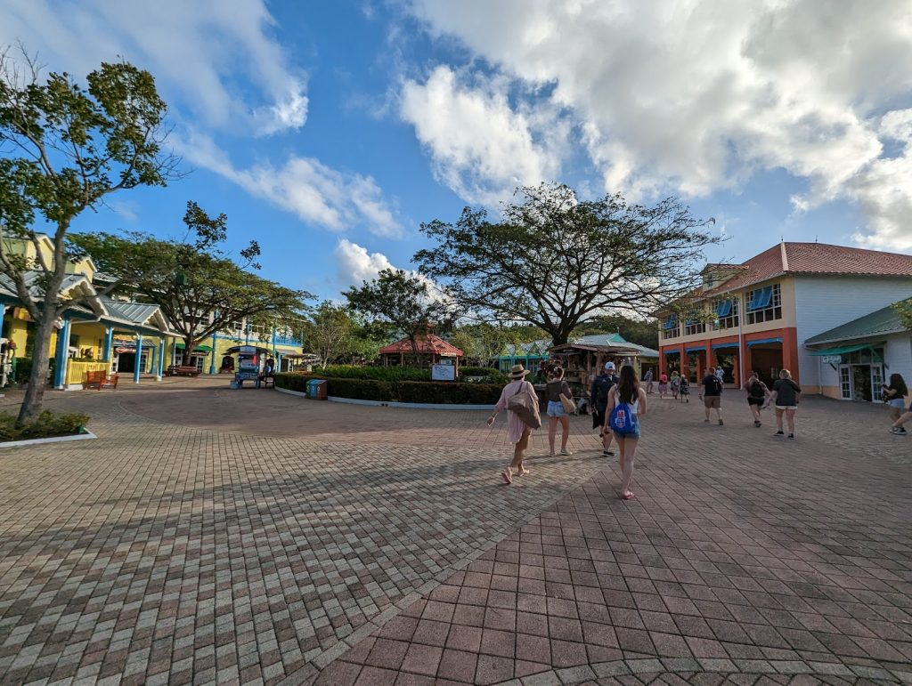 shopping village in Roatan