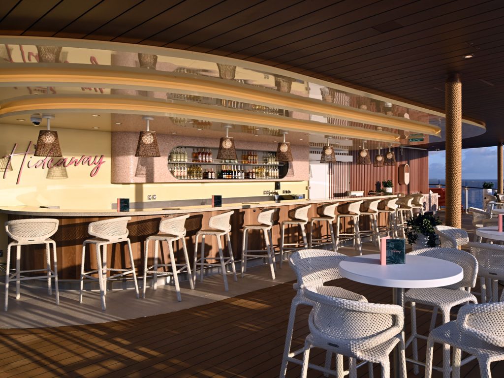hideaway bar on star of the seas