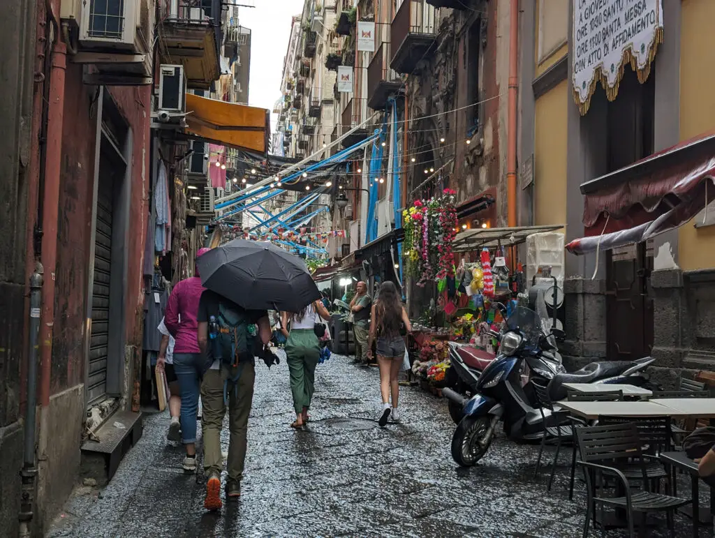 spanish quarter in naples