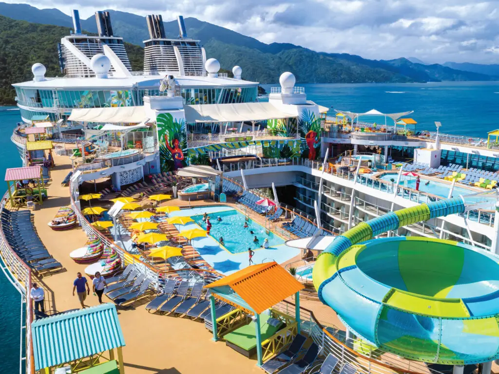 resort style cruise ship pool