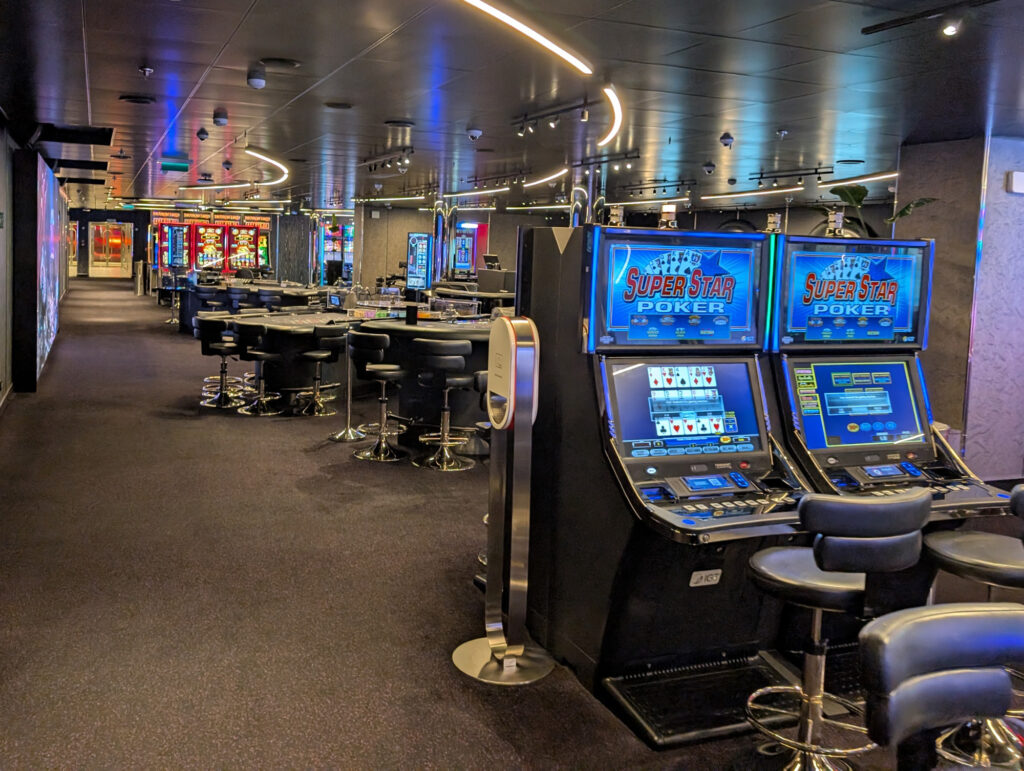 virgin voyages valiant lady casino