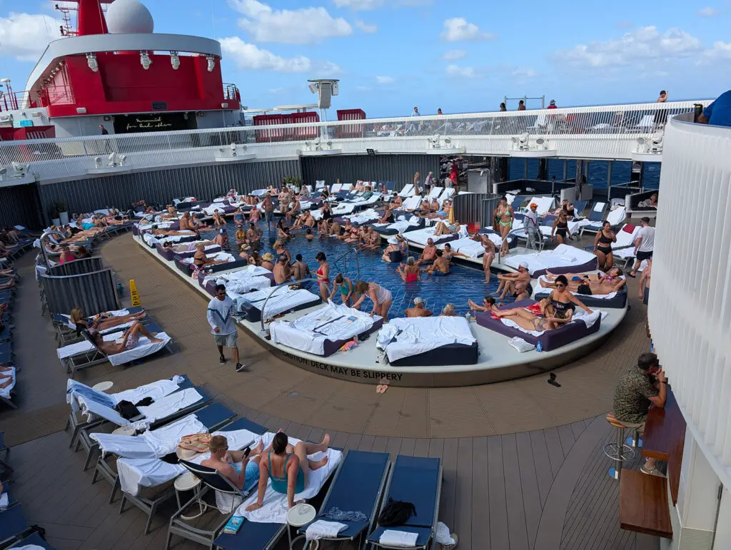 valiant lady aquatic club pool on sea day