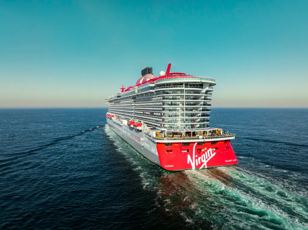 valiant lady aft at sea