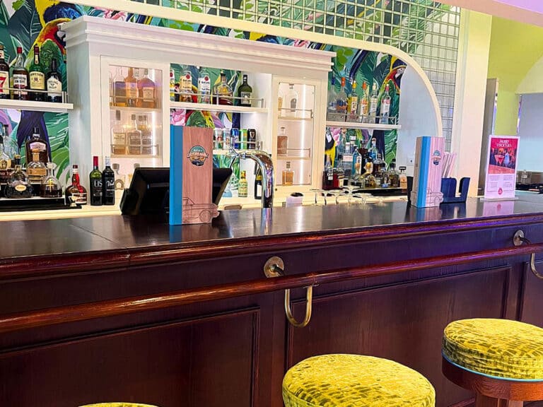 Margaritaville At Seas Havana Daydreamin Sports Bar and Lounge