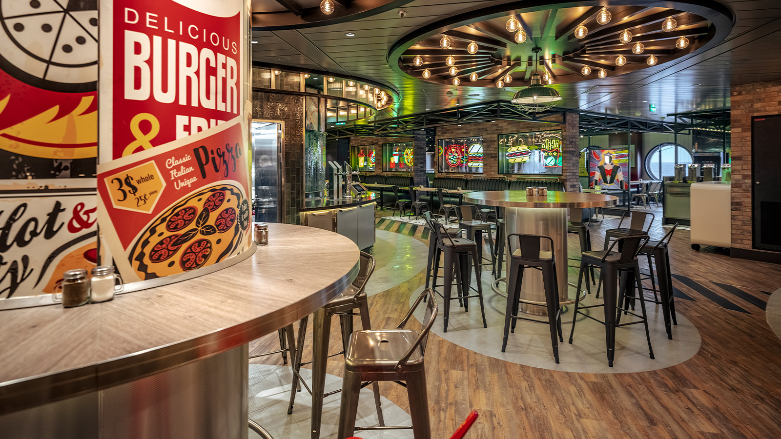 Luna Park Pizza & Burger on the MSC World America