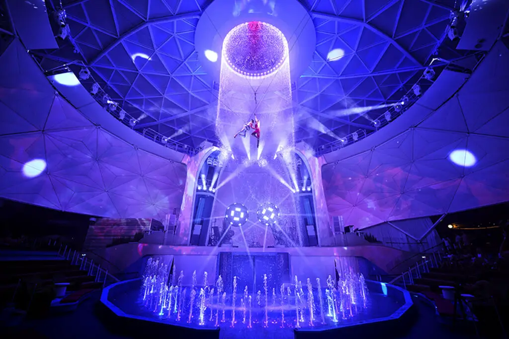 royal caribbean icon of the seas aquatheater