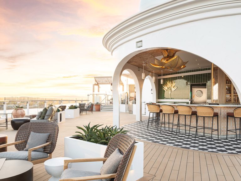 Celebritys Sunset bar