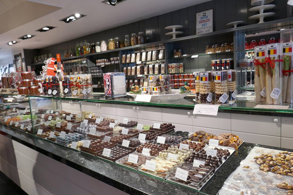 pralinette chocolate counter in bruges