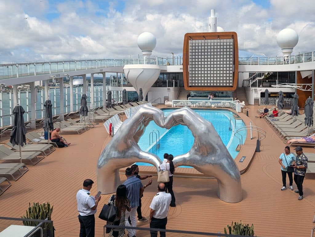 celebrity apex pool and scuplture