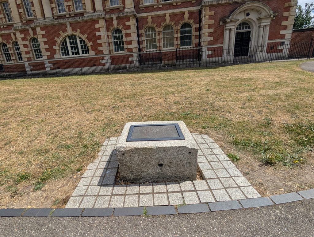 southampton titanic plaque