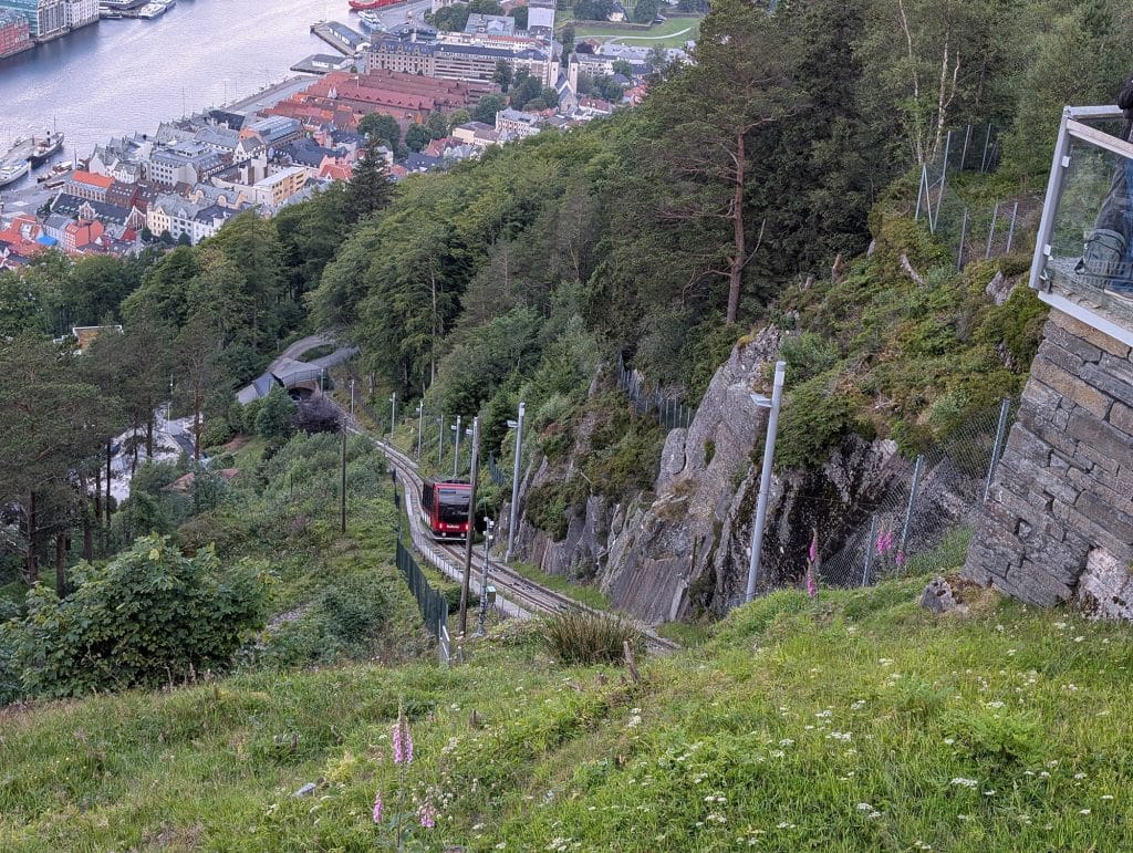 floibanen track up the hill