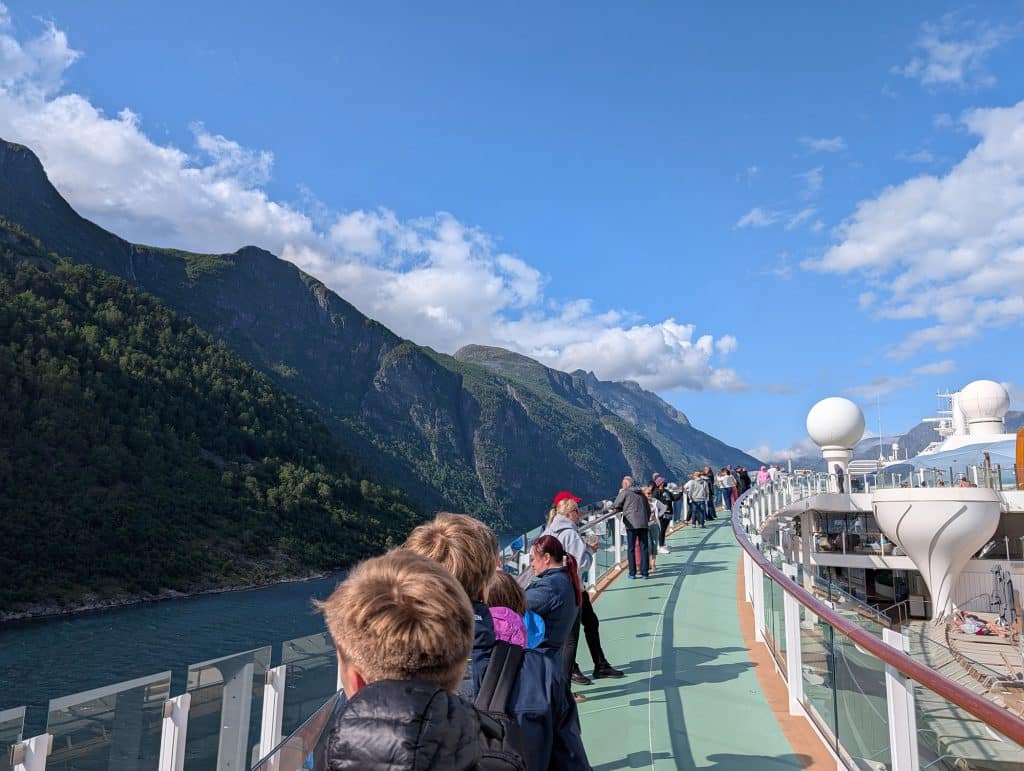 celebrity apex jogging track fjord