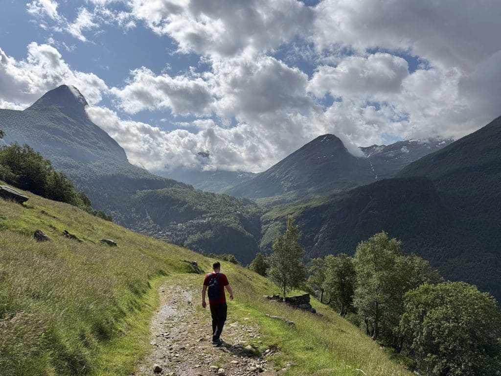 vesterasfjellet hike in geiranger