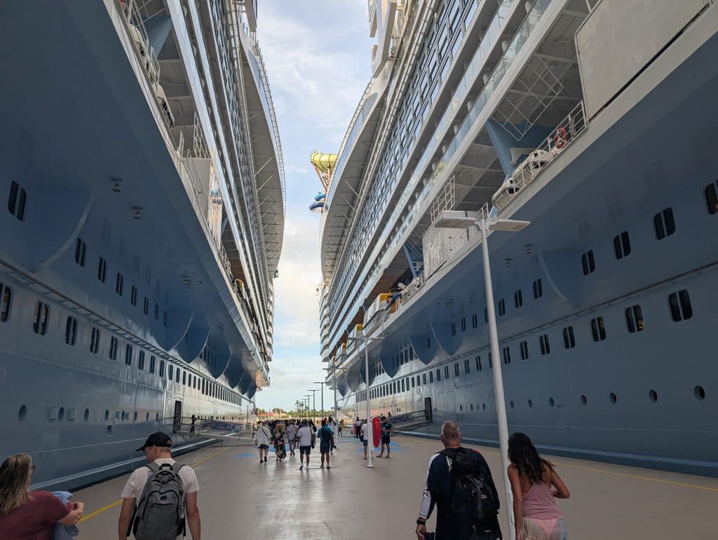 between icon of the seas and star of the seas