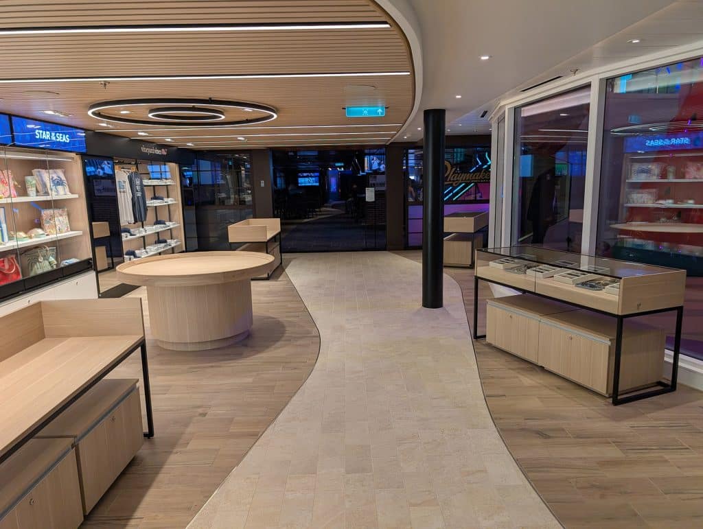 retail space on star of the seas