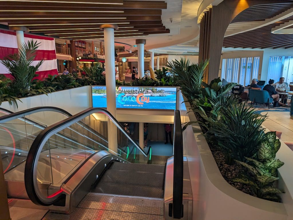escalators on star of the seas