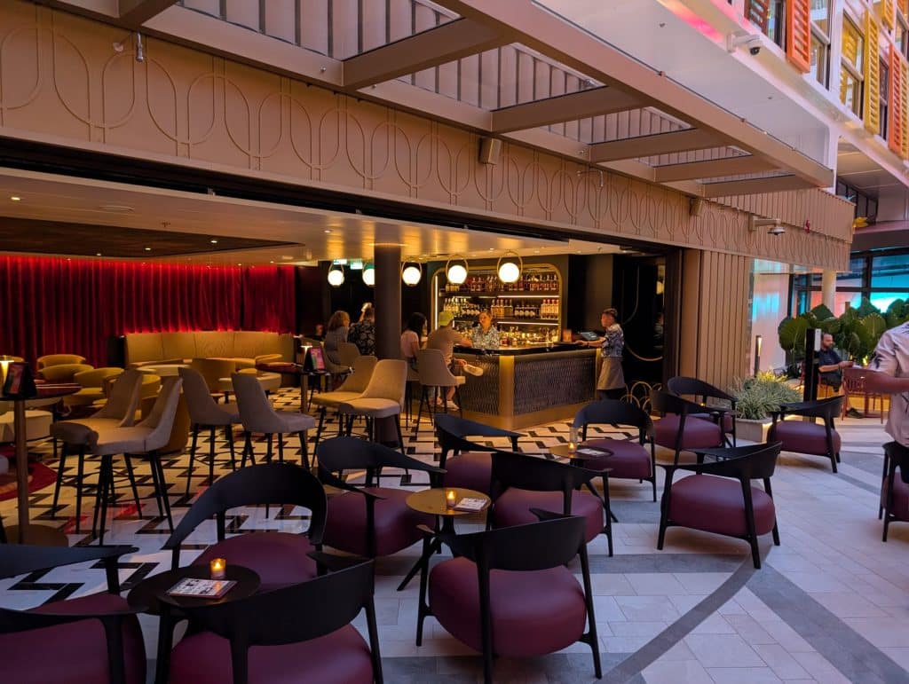 lous outdoor seating on star of the seas