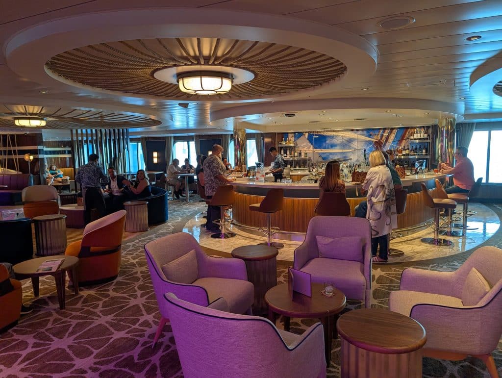 schooner bar on star of the seas
