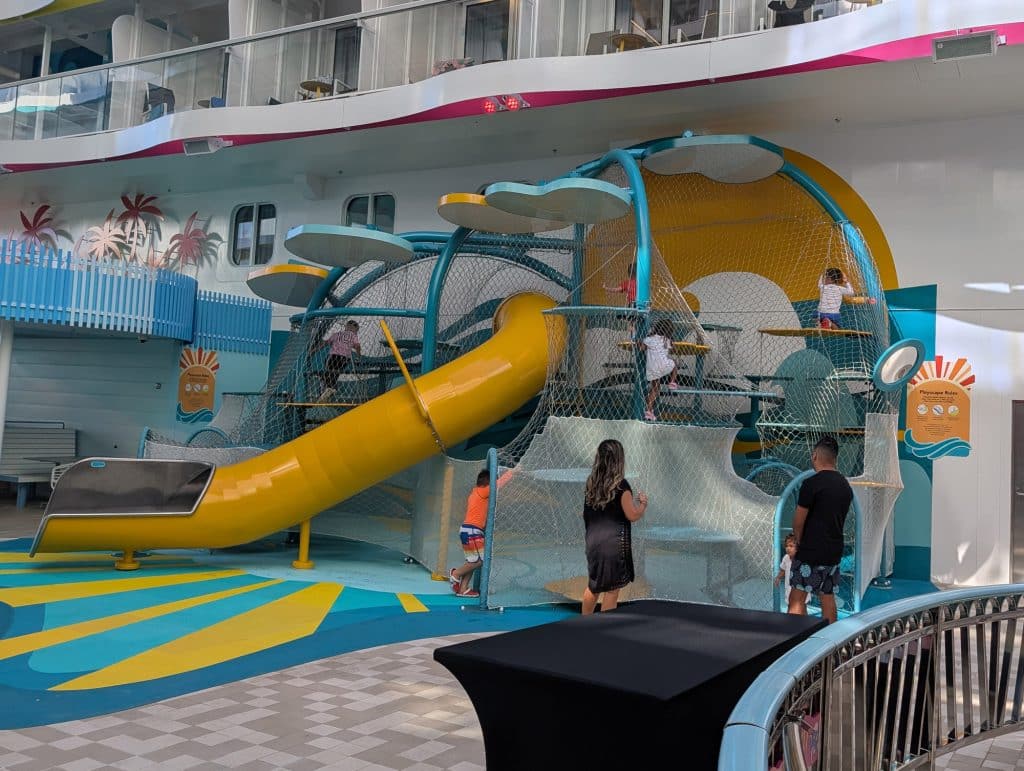 dry play structure on star of the seas