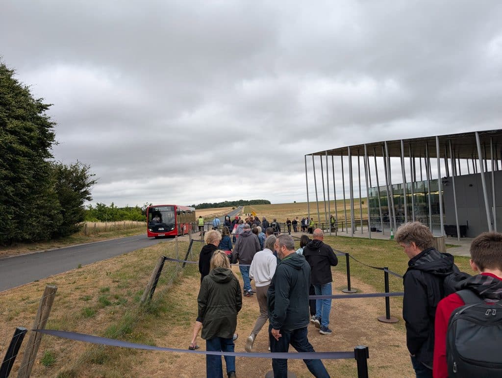 line for stonehenge bus