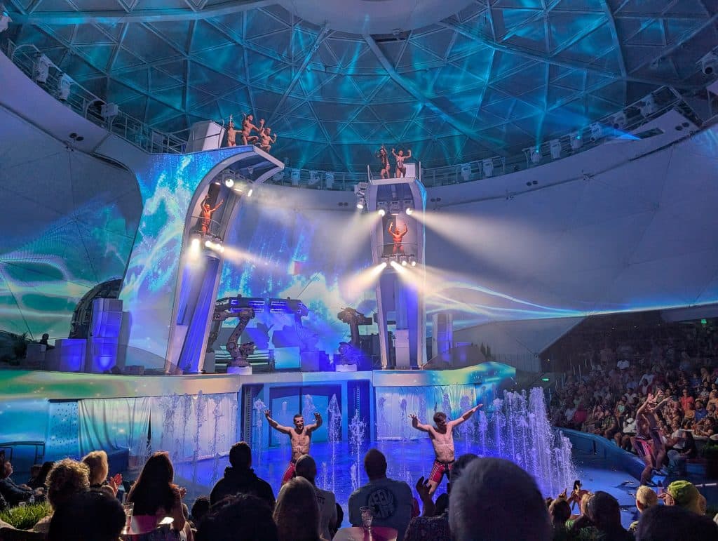 divers during torque aqua show