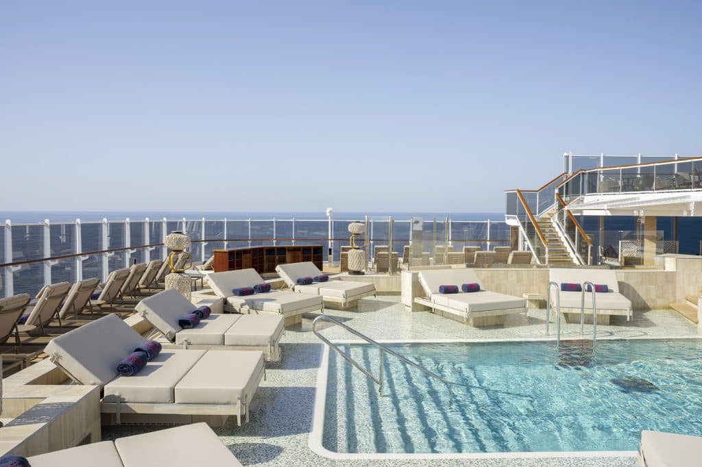 atoll pool on explora I