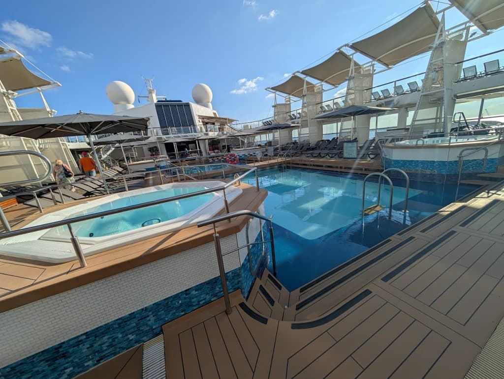 celebrity reflection main hot tubs