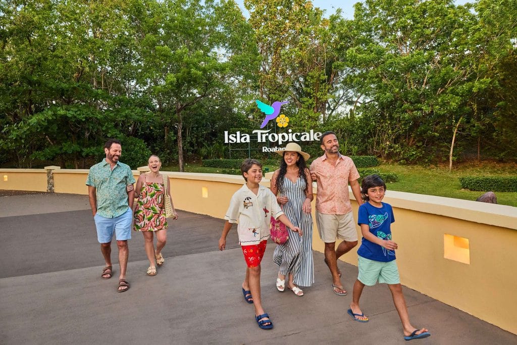 isla tropicale walkway