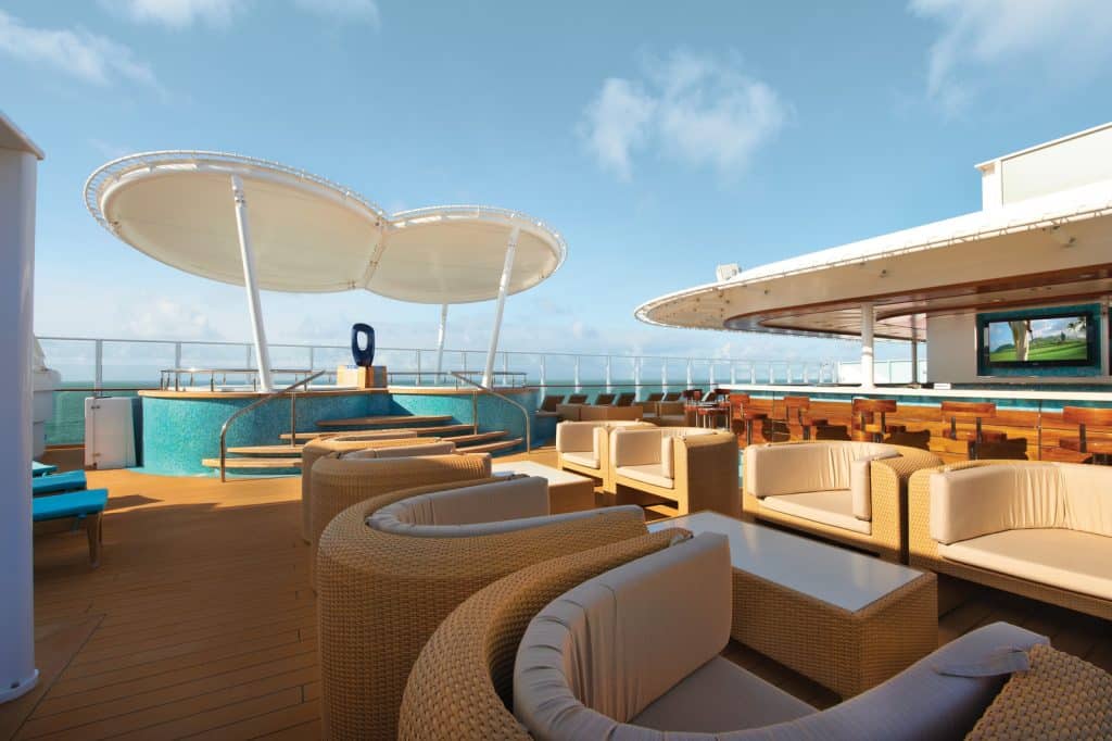 norwegian escape vibe beach club